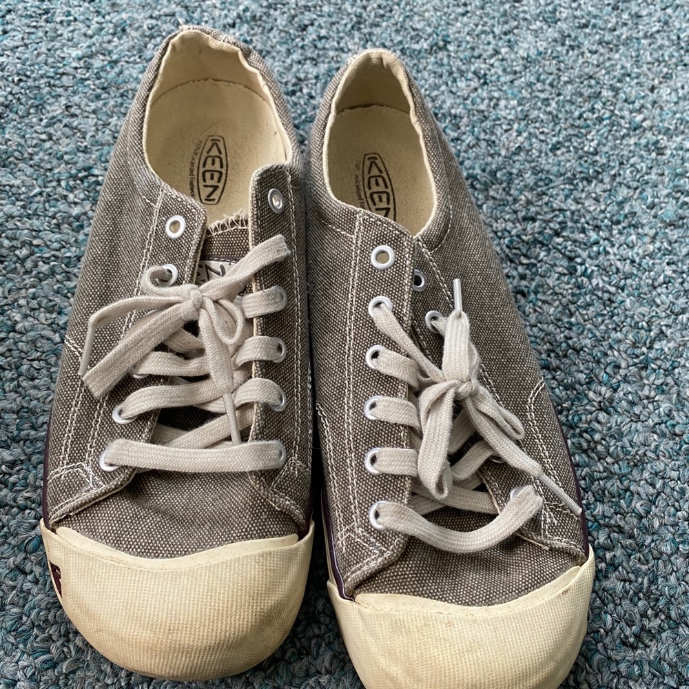 Keens lace up shoe